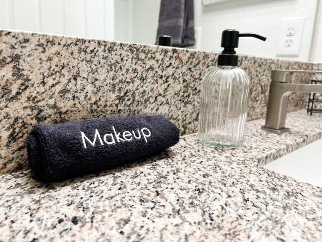 Master bath - 8503 E Leigh Dr