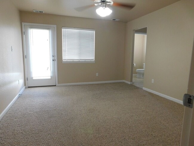 Building Photo - Spacious Duplex in Autumn Glen Subdivision