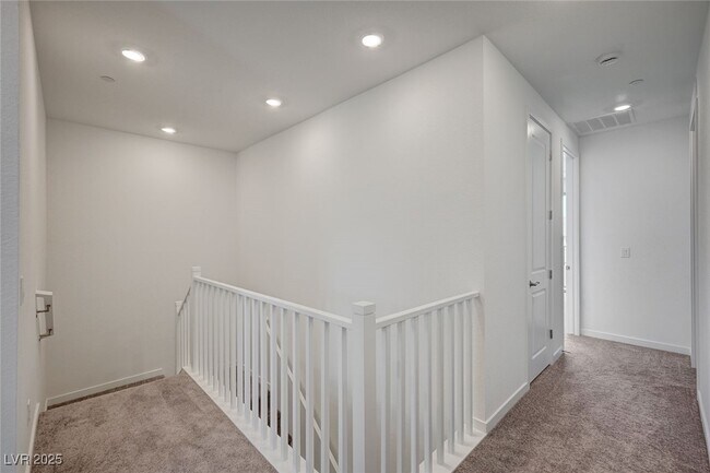 Building Photo - 2544 Vandra St