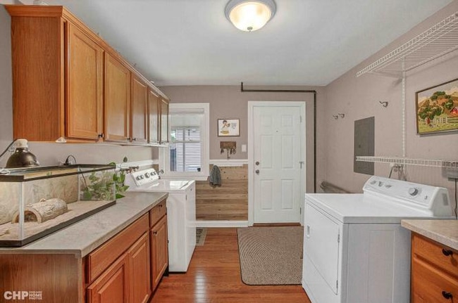 Building Photo - 9642 S Knox Ave