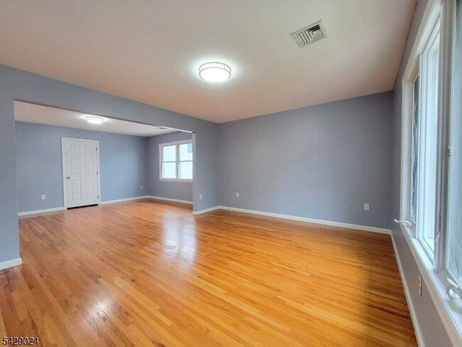 Building Photo - 154 Norwood Ave