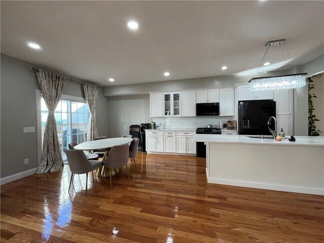 Building Photo - 301 Hunting Hill Dr