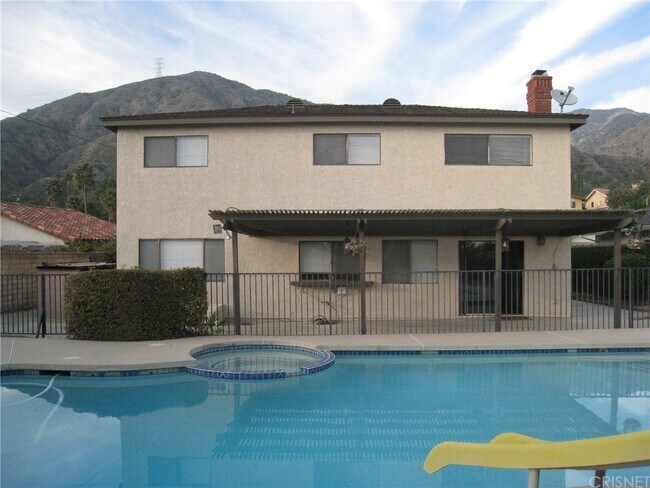 Building Photo - 3218 Tannencrest Dr