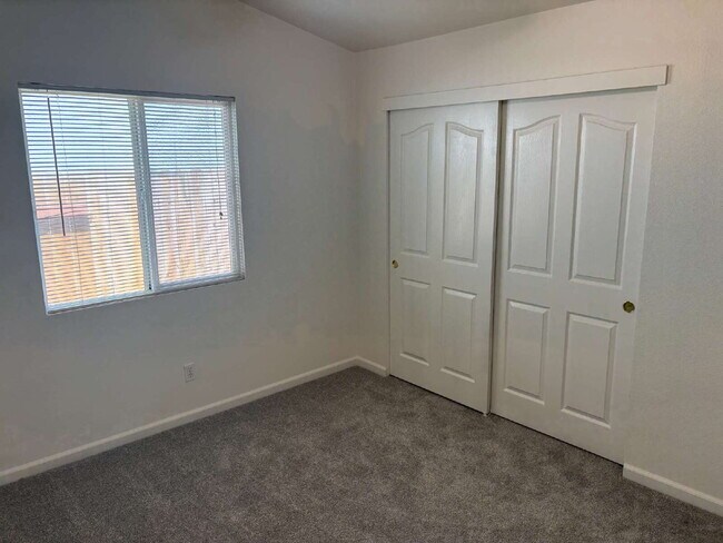 Building Photo - Charming 3 Bedroom Home in Desirable Elk Grove Neighborhood with 2-Car Garage