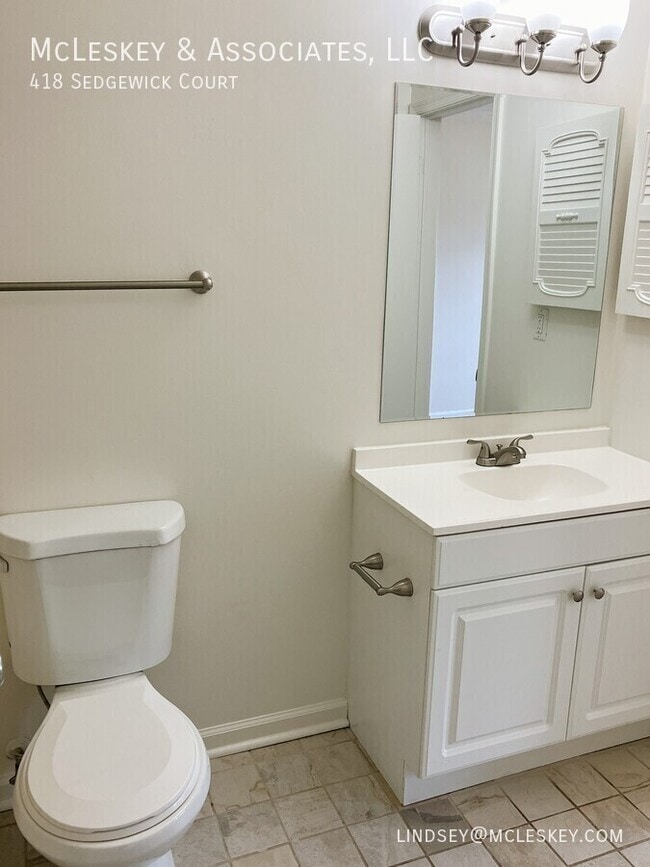 Building Photo - 418 Sedgewick Ct