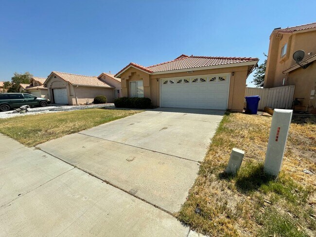 Building Photo - Victorville- Refurbished 2 Bedrooms 2 Bathrooms, New Laminate Floors
