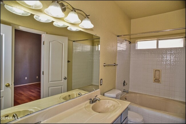 Building Photo - 12107 Valley Quail Dr