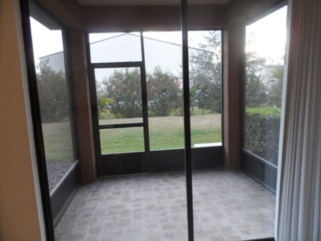 Building Photo - Gated Community of La Fortuna in Kissimmee