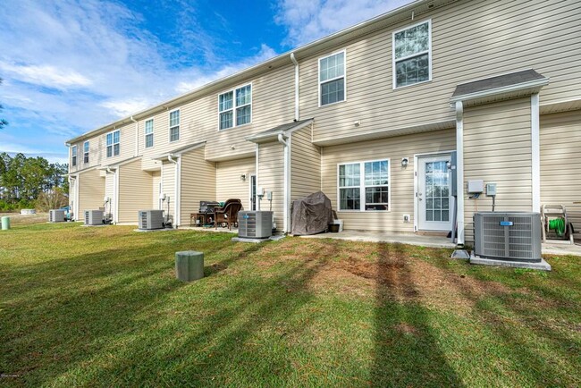 Building Photo - 151 Beacon Woods Dr