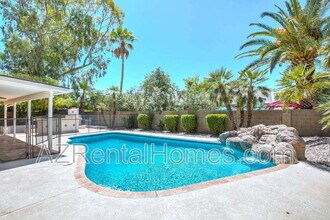 Building Photo - 1033 W Madero Ave