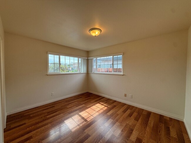 Building Photo - Spacious 3BR/2BA Home with A/C, Heat, Garage & Backyard in Imperial Beach!