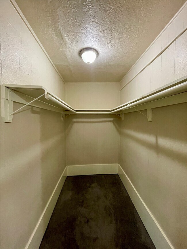 Building Photo - 6144 Doulton Dr