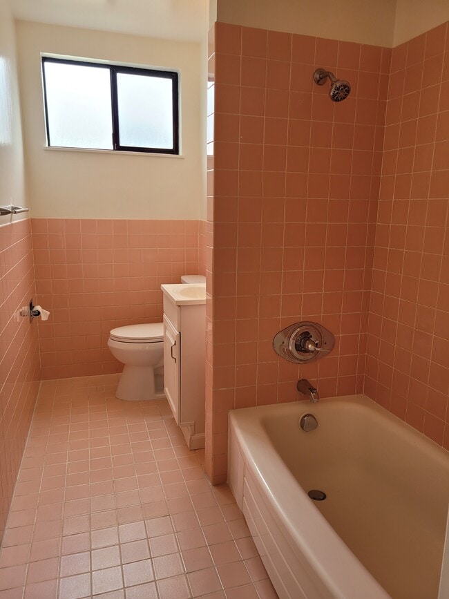 Building Photo - 54 Edgemont Dr