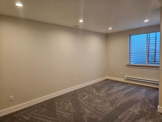 Building Photo - 5 Bed 3 Bath Ranch Home with 5 Acres.