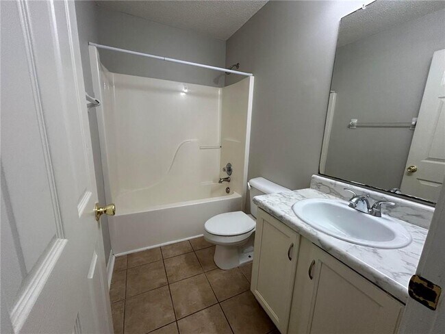 Building Photo - 6626 Woodside Ct E