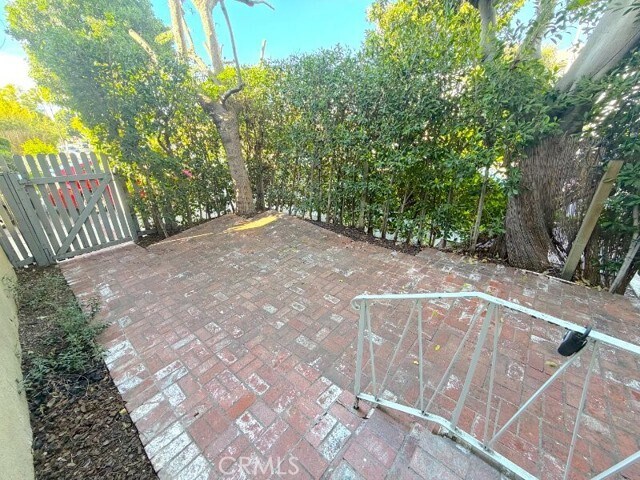 Building Photo - 1040 N Sierra Bonita Ave