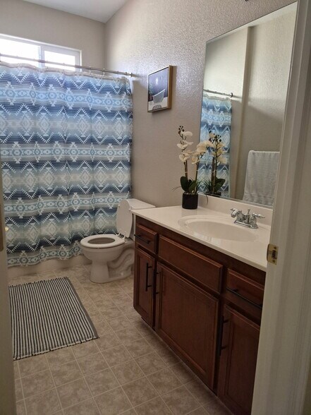 Building Photo - 3005 La Vina Cir
