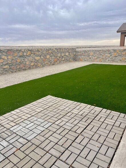 Building Photo - 4704 Marisabel Azcarate St