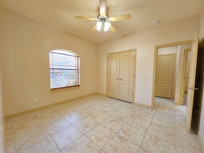 Building Photo - 5618 Ironwood Ct