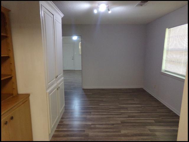 Building Photo - 701 N Buchanan St