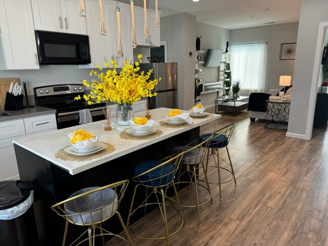 Building Photo - 532 Cesar E Chavez Pky