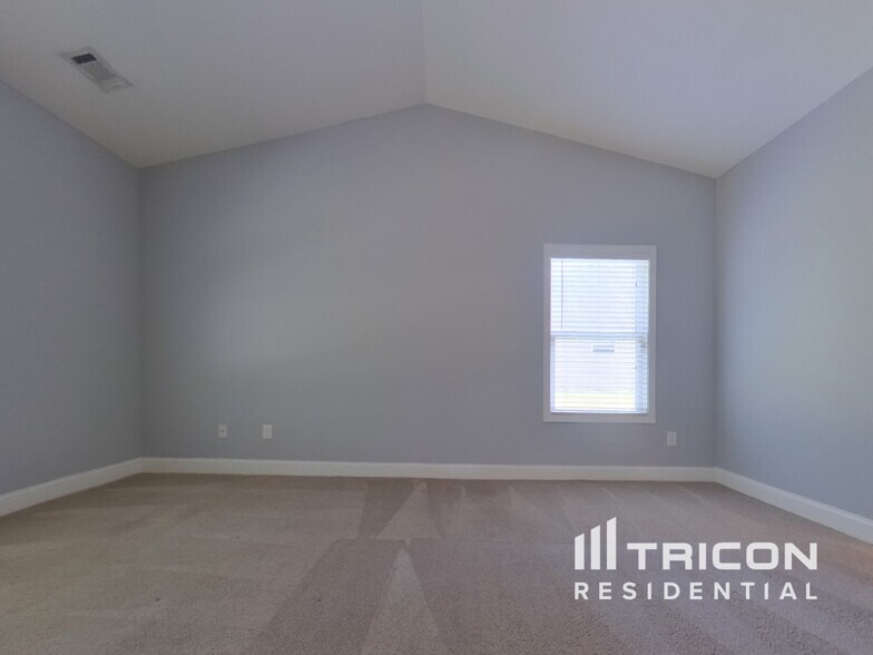Building Photo - 511 Cole Creek Dr
