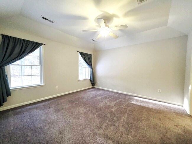 Building Photo - 102 Hunter's Way