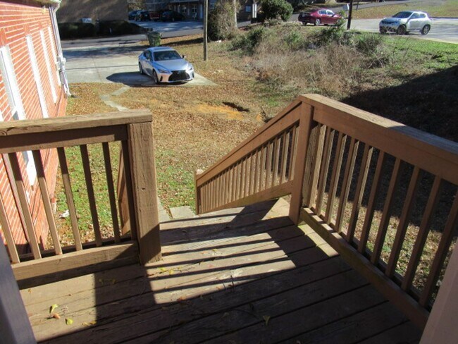 Building Photo - Burson Ave. 627C