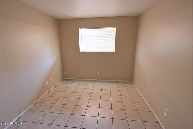 Building Photo - 430 N Hall