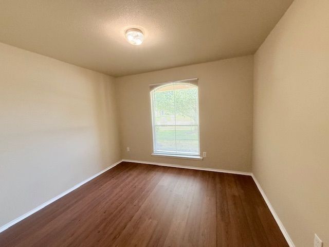 Building Photo - 914 Whitewing Ln