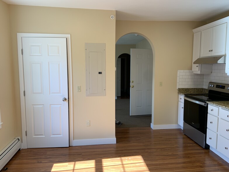 Building Photo - 110 Ashburnham St