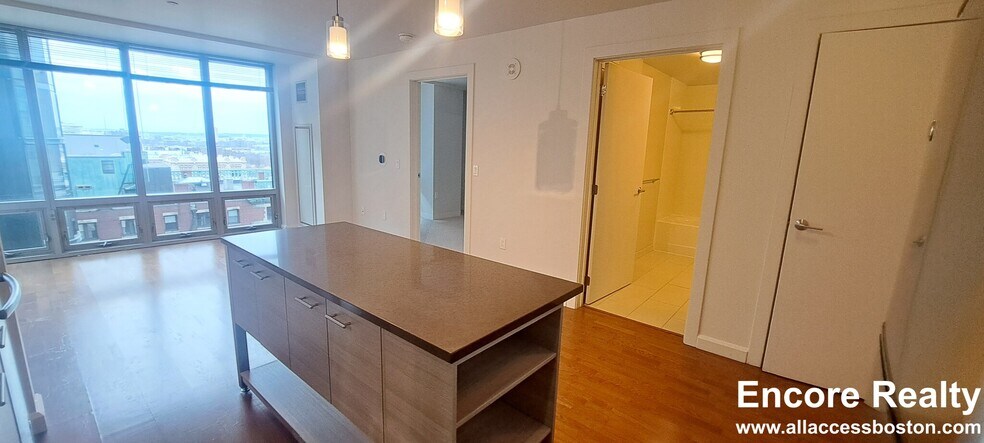 Building Photo - 665 Washington St