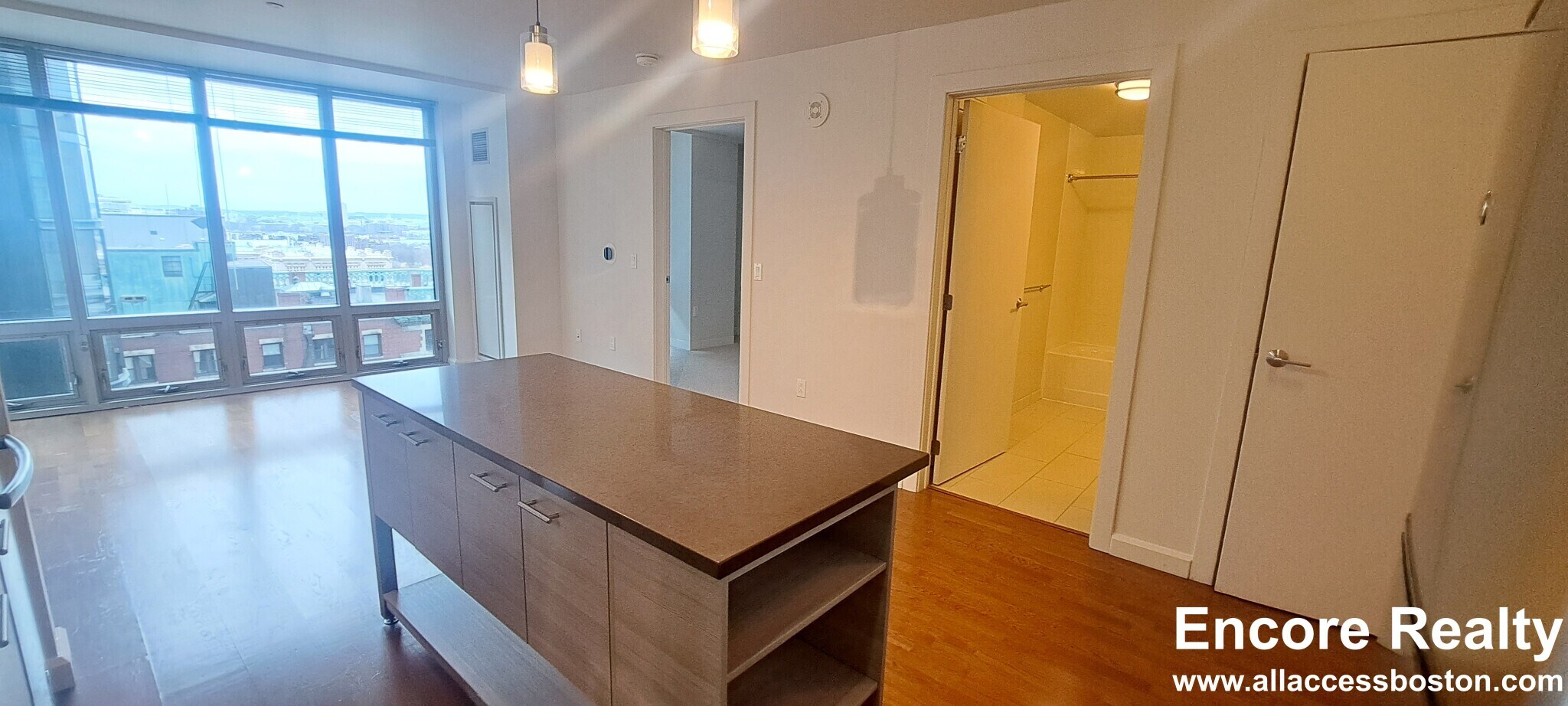 Building Photo - 665 Washington St