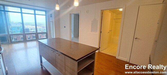 Building Photo - 665 Washington St