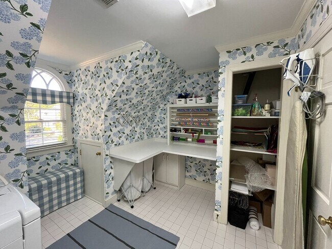 Building Photo - Incredible 5BD, 4.5BA House in Downtown Ra...