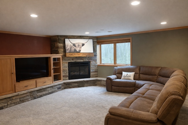 Building Photo - 2489 Schneider Ct