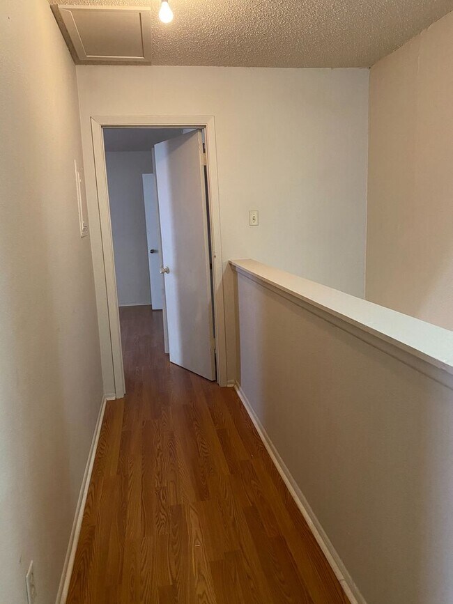 Building Photo - Spacious 2 Bed, 2.5 Bath Townhome – Prime ...