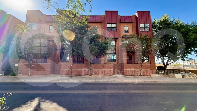 Building Photo - 330 S Farmer Ave