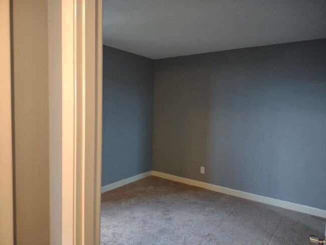 Building Photo - Marvellous Two Bedroom Condo With Perks!