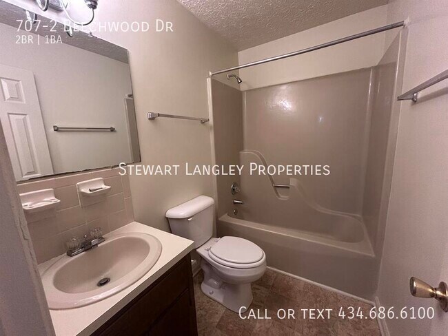 Building Photo - 707-2 Beechwood Dr-