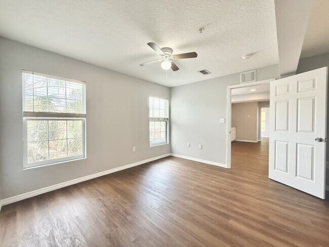 Building Photo - 425 F St