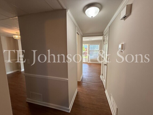 Building Photo - Modern 2-Bedroom with Granite Finishes & F...