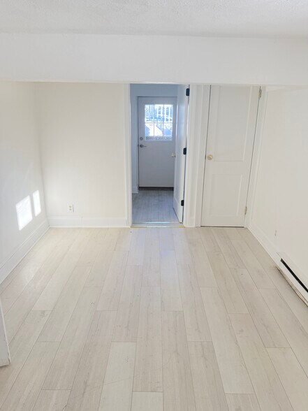 Building Photo - 64 Rowe St