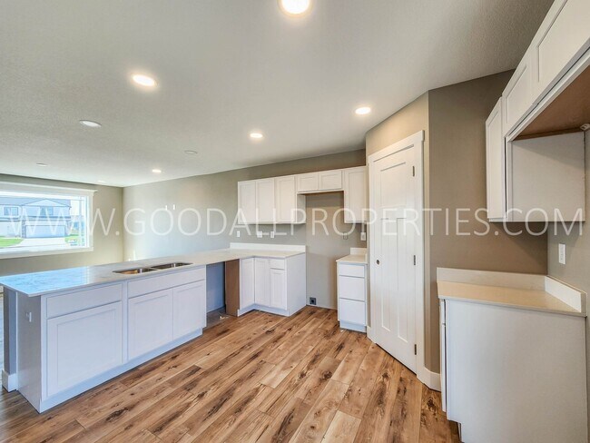 Building Photo - 6-Bedroom, 4-Bath Home in Waukee with Finished Basement & 3-Car Garage