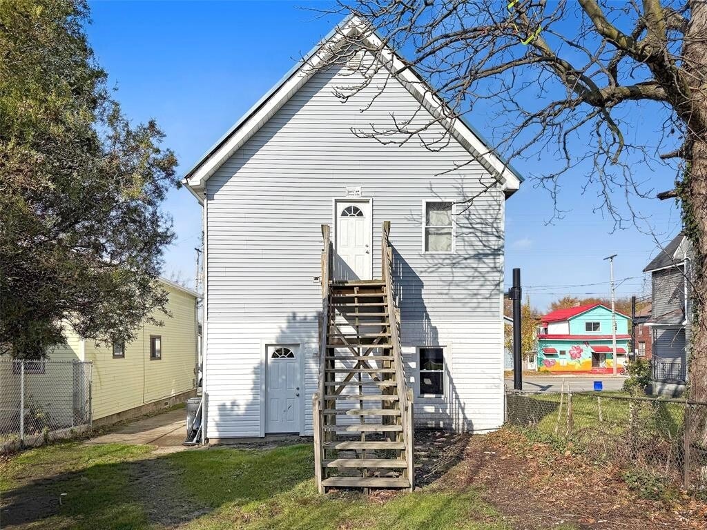 Building Photo - 551 E 12th St