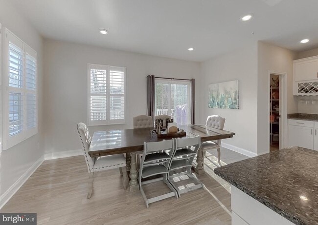 Building Photo - 23856 Myrtle Glen Way