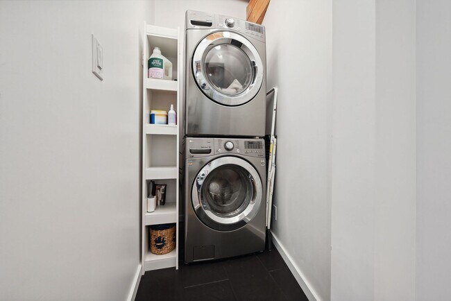 Building Photo - Luxurious Corner 2 BR/ 2 BA Franklin Loft ...