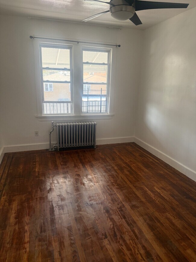 Building Photo - 10XX E 225th St