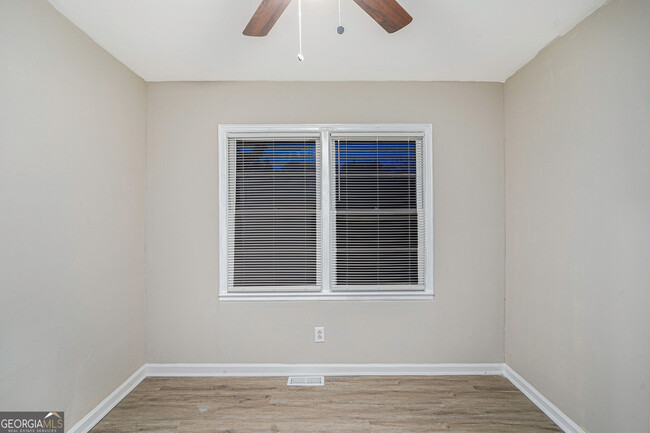 Building Photo - 864 Northview Dr