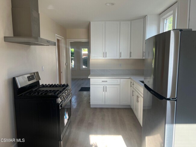 Building Photo - 331 S Ave 56